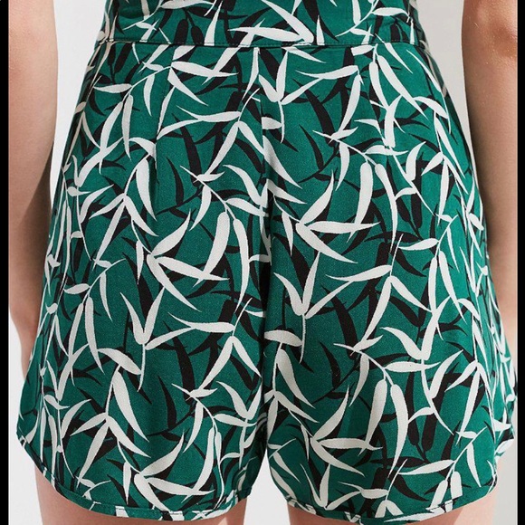 Urban Outfitters shorts - Picture 7 of 9